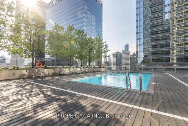 1501 - 65 Bremner Blvd, Condo with 2 bedrooms, 2 bathrooms and 0 parking in Toronto ON | Image 9