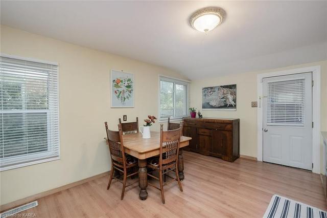 293 Montreal Street, House detached with 2 bedrooms, 1 bathrooms and 1 parking in Kingston ON | Image 4