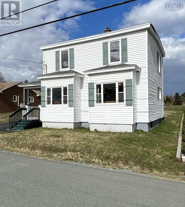 92 Victoria Street, House detached with 3 bedrooms, 1 bathrooms and null parking in Cumberland, Subd. B NS | Image 2