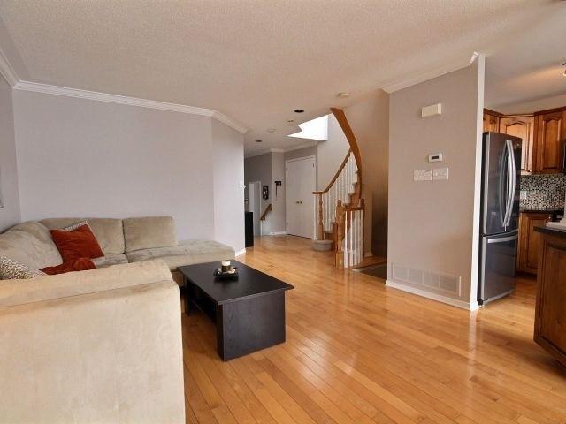 2062 Dorima St, House attached with 3 bedrooms, 3 bathrooms and 2 parking in Ottawa ON | Image 16