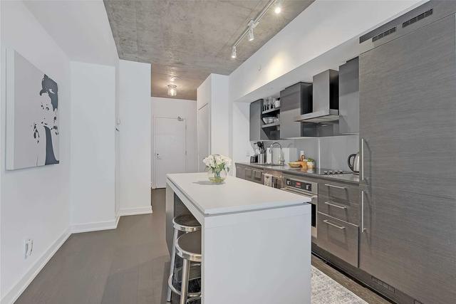 525 - 1030 King St W, Condo with 1 bedrooms, 1 bathrooms and 1 parking in Toronto ON | Image 2