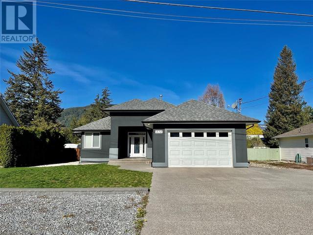 434 Cottonwood Avenue, House detached with 3 bedrooms, 2 bathrooms and 7 parking in Sicamous BC | Image 2