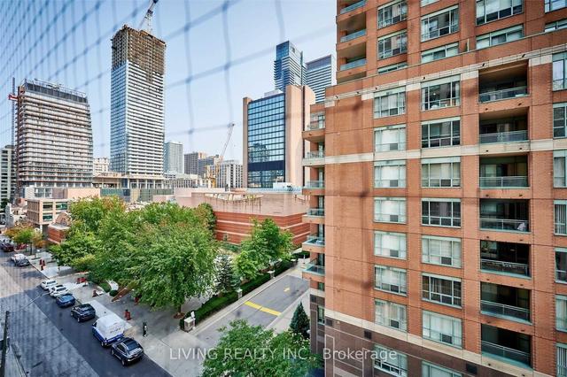 606 - 909 Bay St, Condo with 1 bedrooms, 1 bathrooms and 1 parking in Toronto ON | Image 24
