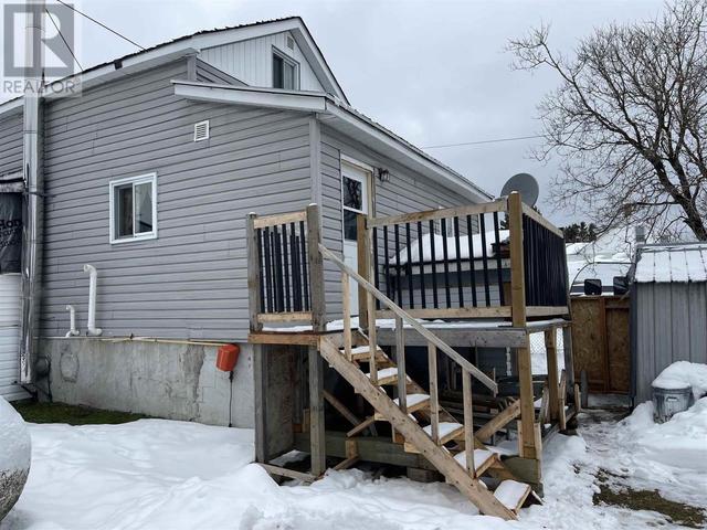 46 Queen St, House detached with 2 bedrooms, 1 bathrooms and null parking in Chapleau ON | Image 3