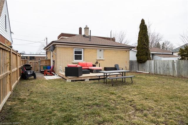 12 Wade Avenue, House detached with 3 bedrooms, 1 bathrooms and null parking in Brantford ON | Image 4