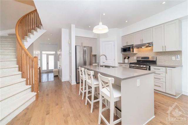 964 Cobble Hill Drive, Townhouse with 3 bedrooms, 3 bathrooms and 3 parking in Ottawa ON | Image 7