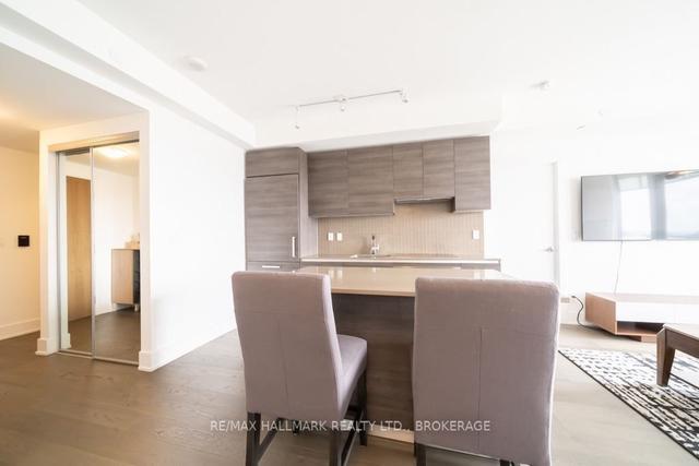 2203 - 200 Bloor St W, Condo with 2 bedrooms, 2 bathrooms and 1 parking in Toronto ON | Image 5