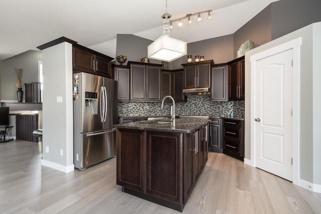 14 Heritage Circle W, House detached with 4 bedrooms, 3 bathrooms and 5 parking in Lethbridge AB | Image 10