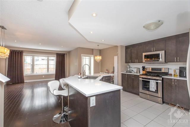 235 Gossamer Street, Townhouse with 3 bedrooms, 3 bathrooms and 3 parking in Ottawa ON | Image 5