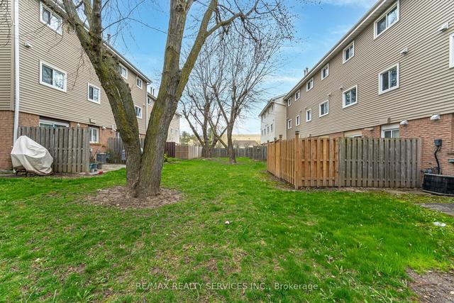 45 - 45 Ellis Dr, Townhouse with 3 bedrooms, 2 bathrooms and 2 parking in Brampton ON | Image 30