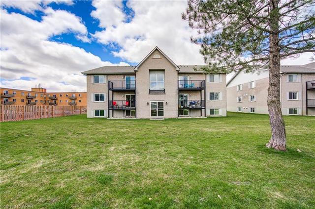 310 - 50 Campbell Court, House attached with 2 bedrooms, 1 bathrooms and 1 parking in Stratford ON | Image 12