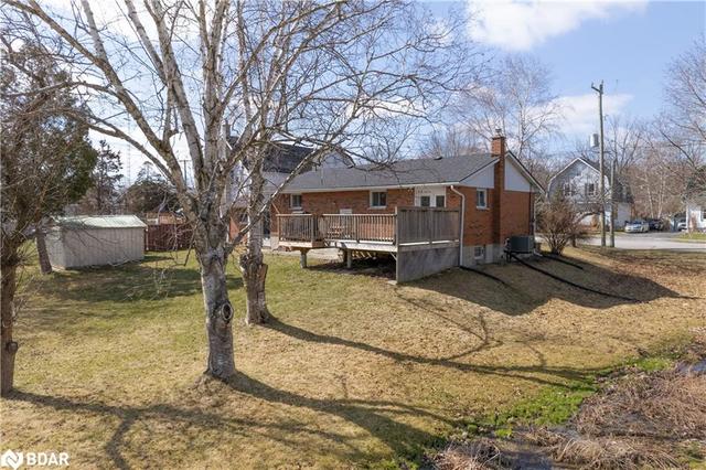 23 South Wellington Street, House detached with 3 bedrooms, 1 bathrooms and 5 parking in Quinte West ON | Image 2