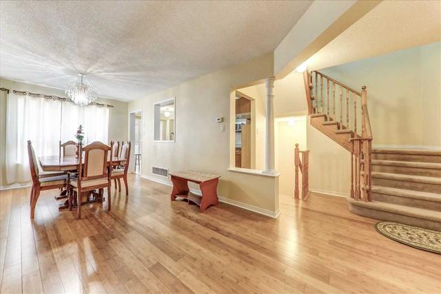 136 Kayla Cres, House attached with 3 bedrooms, 4 bathrooms and 3 parking in Vaughan ON | Image 30