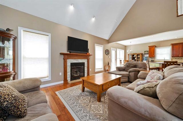 11587 Loyalist Pkwy, House detached with 4 bedrooms, 3 bathrooms and 7 parking in Prince Edward County ON | Image 12