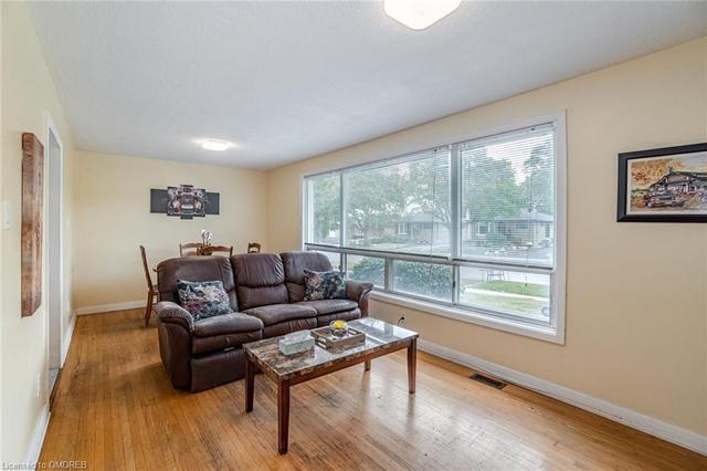 122 Rangoon Road, House detached with 4 bedrooms, 1 bathrooms and 6 parking in Toronto ON | Image 2