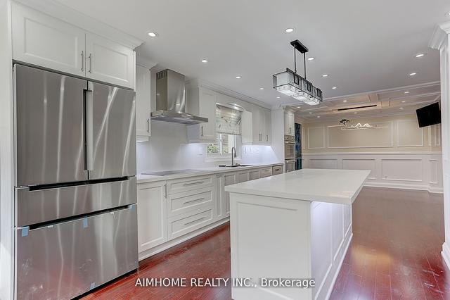 1694 Wembury Rd, House detached with 4 bedrooms, 5 bathrooms and 6 parking in Mississauga ON | Image 2
