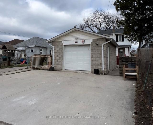 1137 Hall Ave, House detached with 4 bedrooms, 2 bathrooms and 3 parking in Windsor ON | Image 18