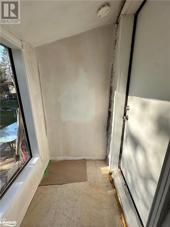 Mudroom from back of house | Image 16