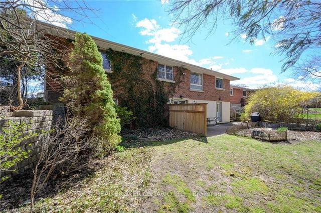 56 Bertram Dr, House detached with 3 bedrooms, 2 bathrooms and 3 parking in Hamilton ON | Image 29
