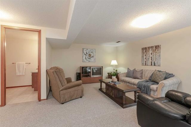 2405 Malcolm Cres, House detached with 3 bedrooms, 2 bathrooms and 3 parking in Burlington ON | Image 21