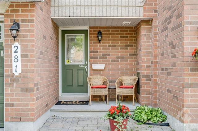 281 Forestbrook Street, Townhouse with 3 bedrooms, 3 bathrooms and 3 parking in Ottawa ON | Image 2