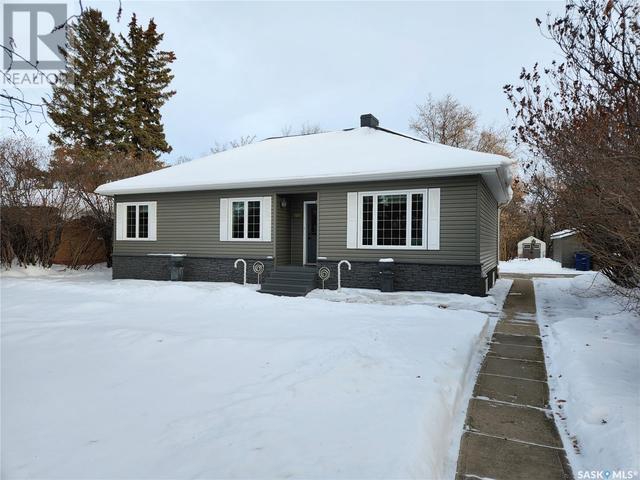 1602 101st Street, House detached with 3 bedrooms, 2 bathrooms and null parking in Tisdale SK | Card Image