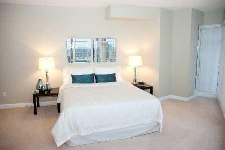 1801 - 210 Victoria St, Condo with 2 bedrooms, 3 bathrooms and 1 parking in Toronto ON | Image 8