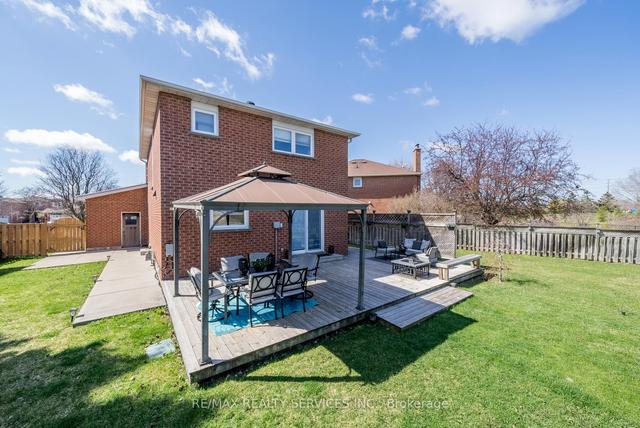 42 Willowcrest Crt, House detached with 3 bedrooms, 4 bathrooms and 6 parking in Brampton ON | Image 29