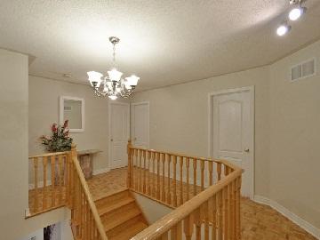 275 Discovery Tr, House detached with 4 bedrooms, 4 bathrooms and 3 parking in Toronto ON | Image 6