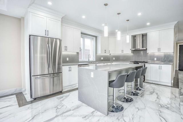 83 Floral Pkwy, House detached with 4 bedrooms, 7 bathrooms and 7 parking in Toronto ON | Image 3
