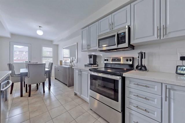 13 Burnstown Circ, House attached with 3 bedrooms, 4 bathrooms and 4 parking in Brampton ON | Image 2