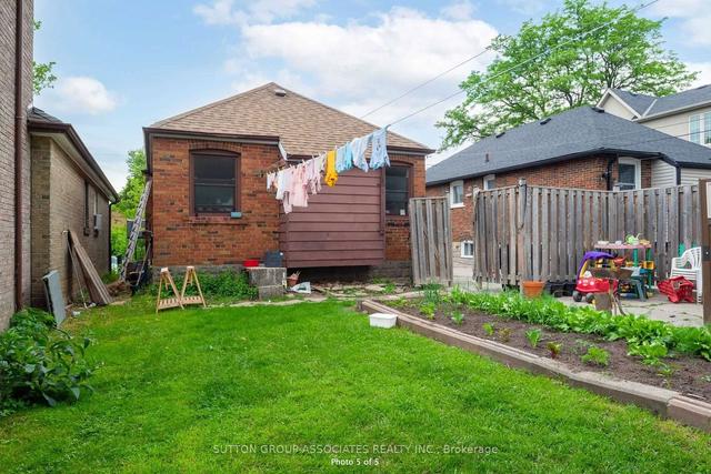 395 Winnett Ave, House detached with 2 bedrooms, 1 bathrooms and 3 parking in Toronto ON | Image 5