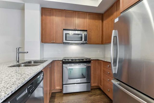 th10 - 5 Oakburn Cres, Townhouse with 3 bedrooms, 3 bathrooms and 2 parking in Toronto ON | Image 2