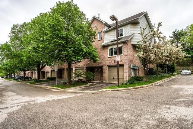 60 - 26 Moss Blvd W, Townhouse with 3 bedrooms, 3 bathrooms and 1 parking in Hamilton ON | Image 1