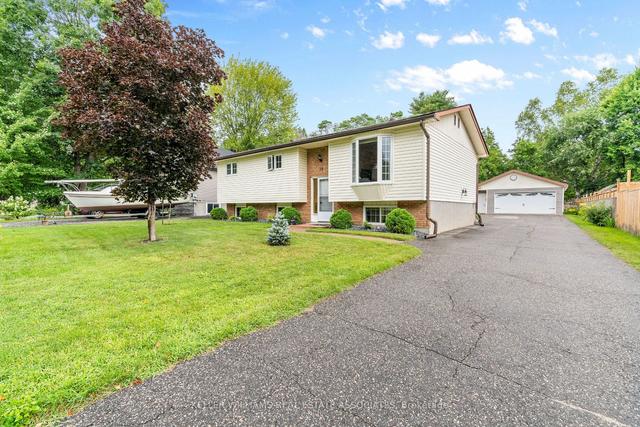 19 Ewing St, House detached with 2 bedrooms, 3 bathrooms and 8 parking in Bracebridge ON | Image 1