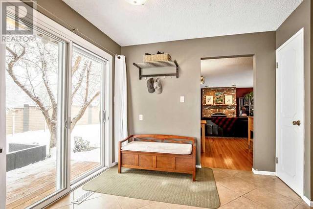 2431 Sandhurst Avenue Sw, House detached with 4 bedrooms, 2 bathrooms and 3 parking in Calgary AB | Image 13