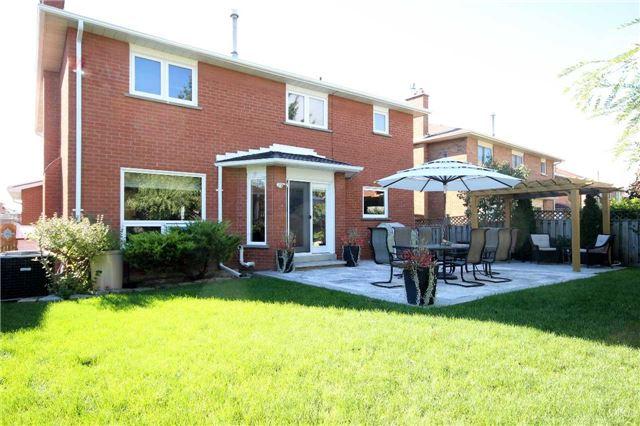 8 Valleyway Cres, House detached with 4 bedrooms, 4 bathrooms and 6 parking in Vaughan ON | Image 2