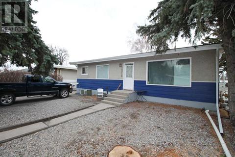 1316 28 Street S, House detached with 6 bedrooms, 2 bathrooms and 4 parking in Lethbridge AB | Card Image