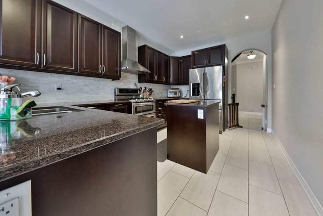 2470 Village Common, House attached with 4 bedrooms, 5 bathrooms and 4 parking in Oakville ON | Image 8
