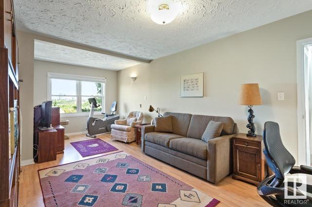 9825 93 Av Nw, House detached with 3 bedrooms, 2 bathrooms and 4 parking in Edmonton AB | Image 19