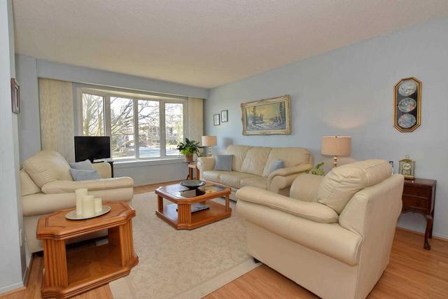 4 Lakeview Dr, House detached with 2 bedrooms, 2 bathrooms and 4 parking in Scugog ON | Image 2