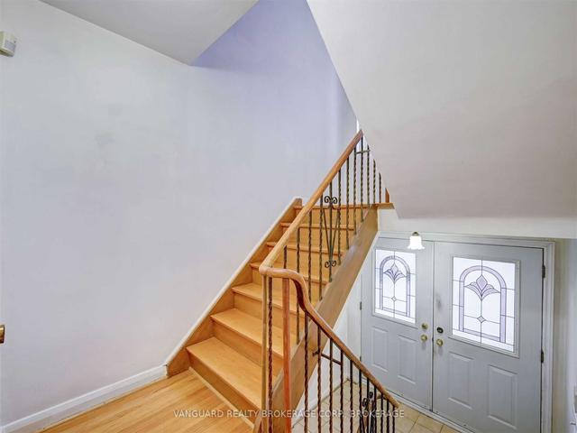 99 Neames Cres, House semidetached with 3 bedrooms, 2 bathrooms and 7 parking in Toronto ON | Image 33
