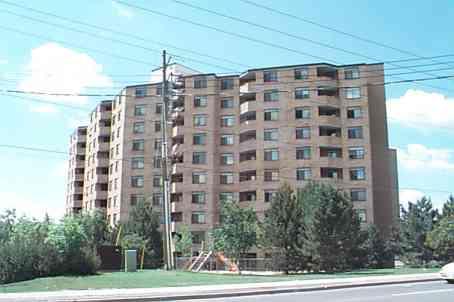 811 - 260 Davis Dr, Condo with 2 bedrooms, 1 bathrooms and 2 parking in Newmarket ON | Image 1