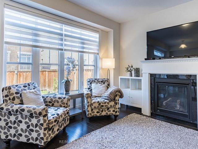 7 Dolobram Tr, House semidetached with 3 bedrooms, 3 bathrooms and 3 parking in Brampton ON | Image 11