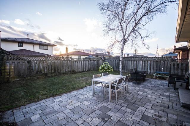 218 Parkwood Cres, House detached with 3 bedrooms, 3 bathrooms and 5 parking in Hamilton ON | Image 35