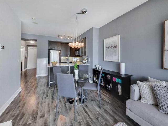 1012 - 438 King St W, Condo with 1 bedrooms, 2 bathrooms and 1 parking in Toronto ON | Image 4