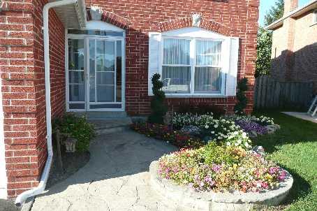 1109 Petunia Pl, House detached with 4 bedrooms, 4 bathrooms and 4 parking in Pickering ON | Image 2