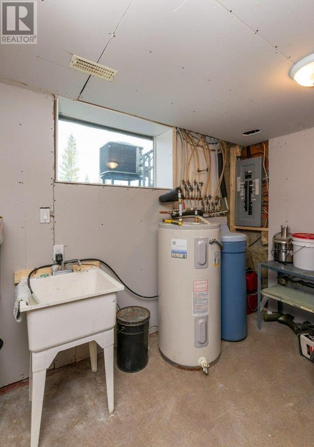 5800 97b Highway, House detached with 3 bedrooms, 2 bathrooms and 99 parking in Columbia Shuswap D BC | Image 27