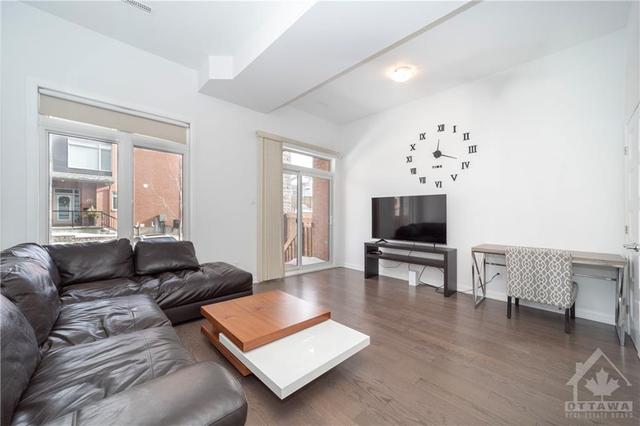 552 Halo Private, Townhouse with 3 bedrooms, 3 bathrooms and 2 parking in Ottawa ON | Image 5
