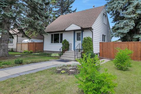 3618 - 41 Avenue, House detached with 3 bedrooms, 2 bathrooms and 4 parking in Red Deer AB | Card Image